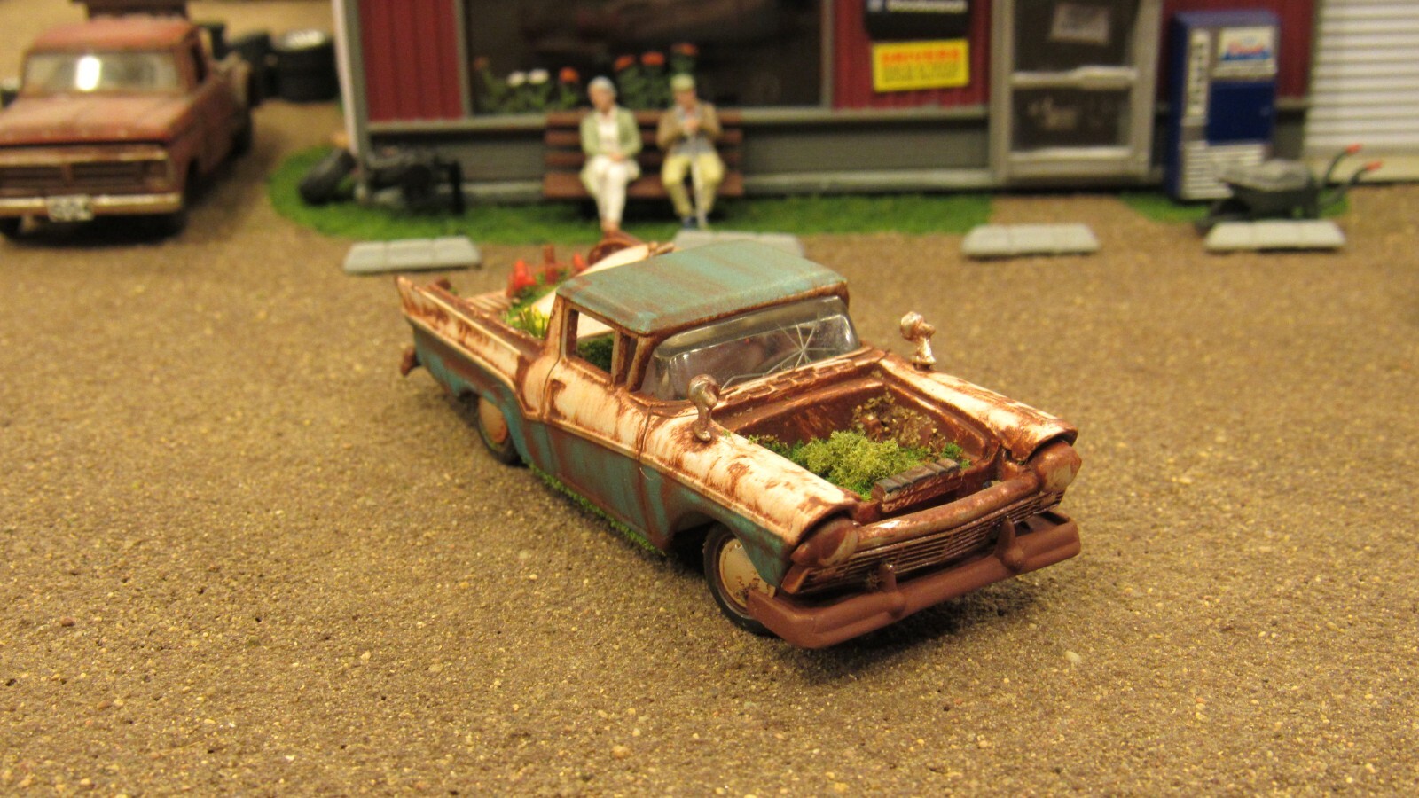 CUSTOM BUILT WEATHERED RUSTY JUNK PARTS YARD 1957 FORD RANCHERO CAR TRUCK 1:64/C