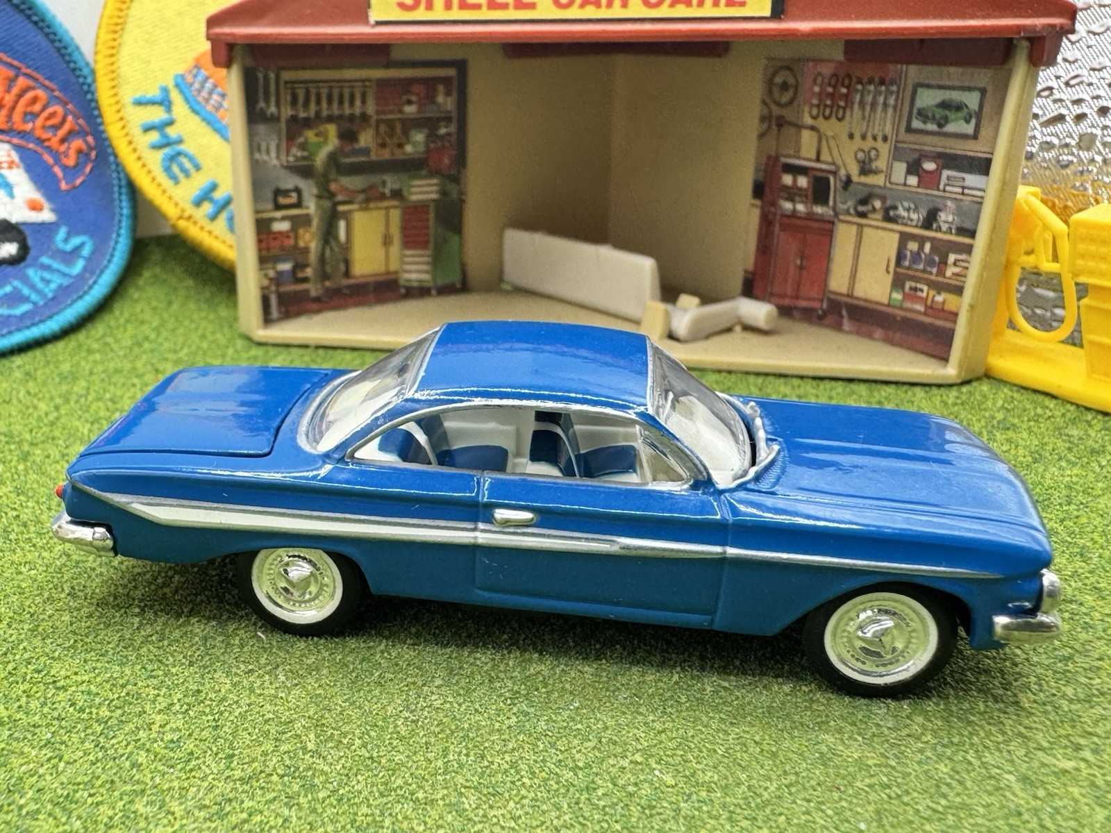 Revell 1961 Chevy Impala Diecast Car NM 1/64th Scale Issue #69 GM 2001