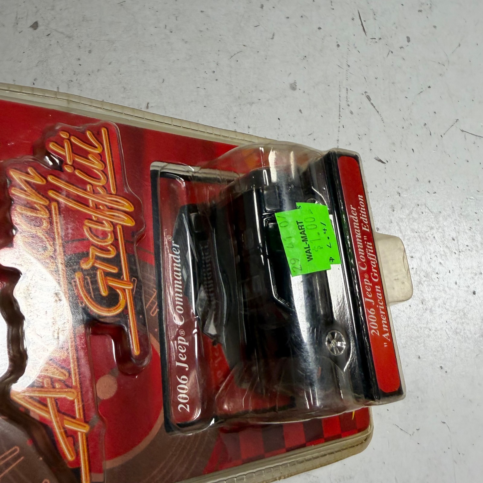 Motor Max American Graffiti Edition 2006 Jeep Commander 1:64 Scale Vehicle NEW