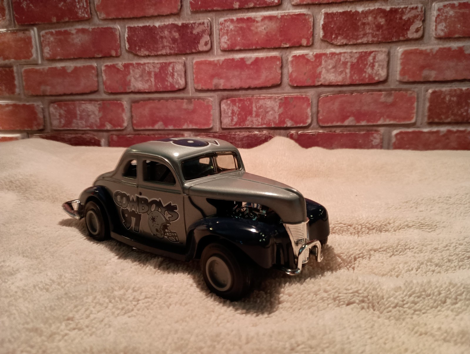 1940 Ford Modified Coupe Die Cast Model Dallas Cowboys 97 (NFL Licensed)