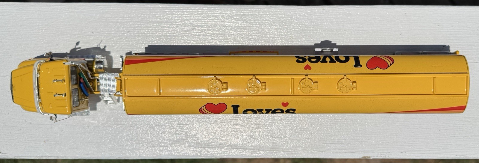 Tonkin 1/53 Loves Freightliner Cascadia Day Cab Fuel Tanker Semi Limited Edition