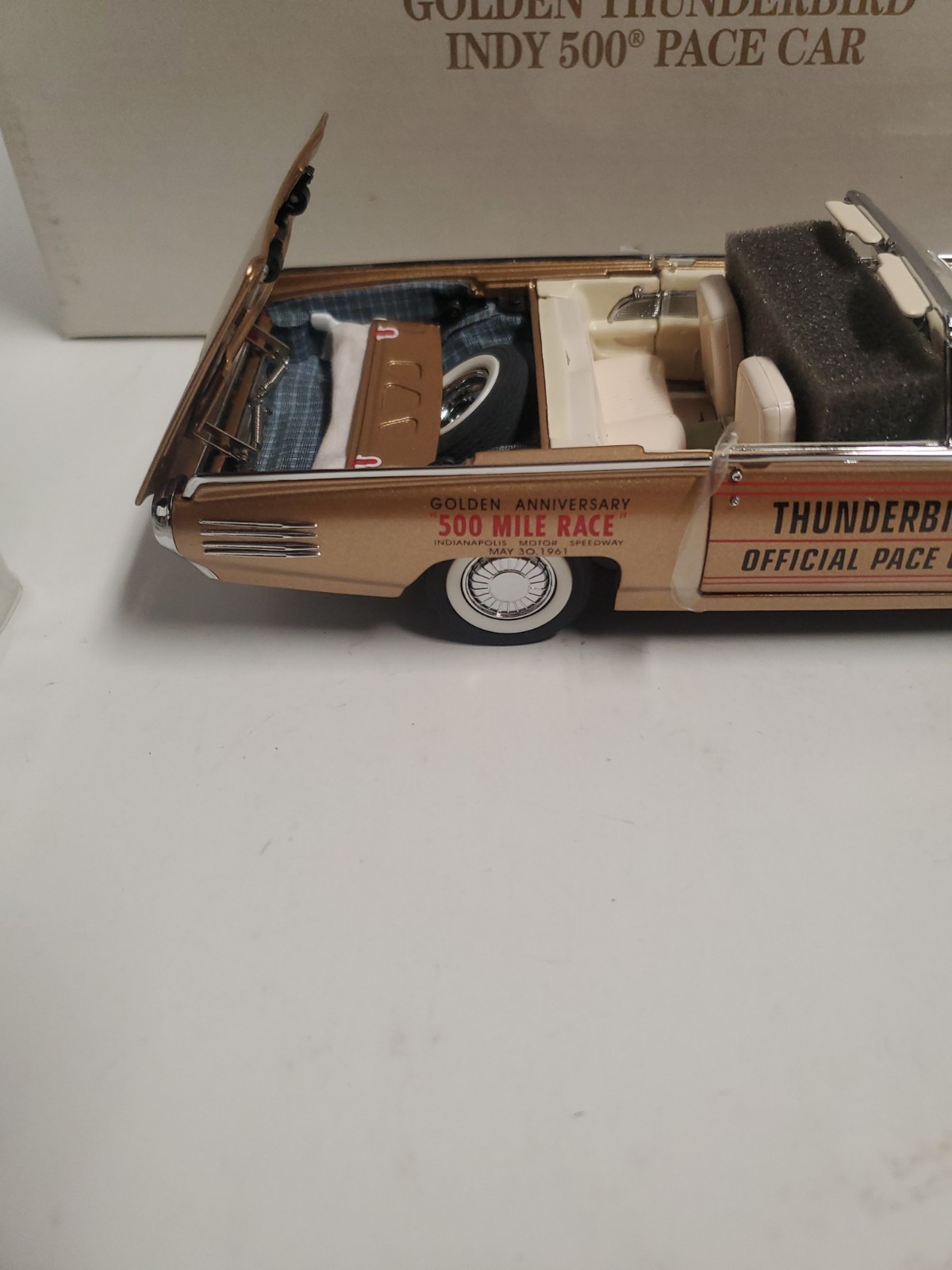 Danbury Mint 1961 Golden Ford Thunderbird Indy 500 Pace Car 1:24 NO Paperwork