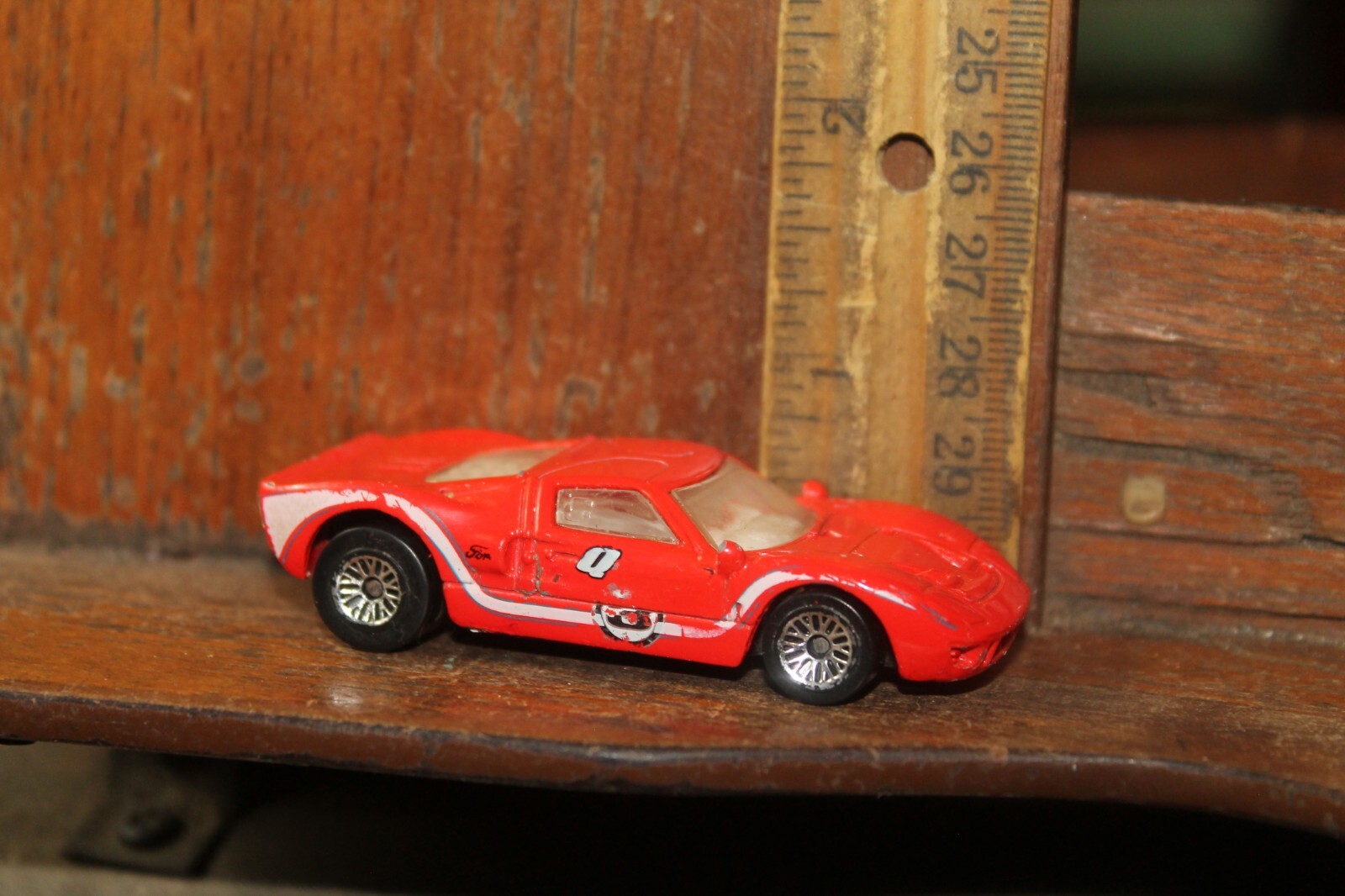 Hot Wheels Die Cast and Plastic 1999 Ford GT-40 (SCRATCHED)