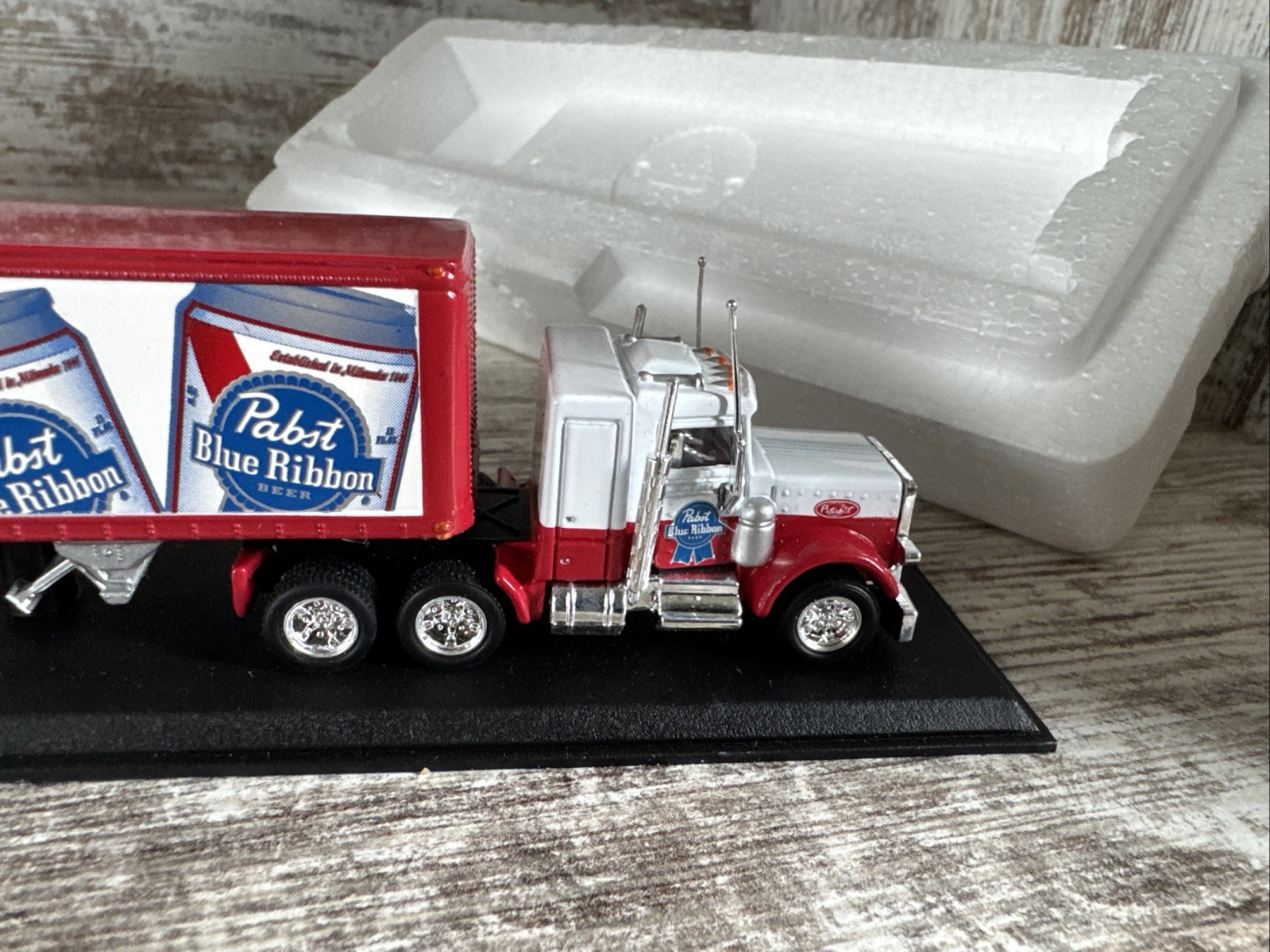 1/87 Scale Matchbox Pabst Blue Ribbon PBR Semi Truck With Trailer Beer.