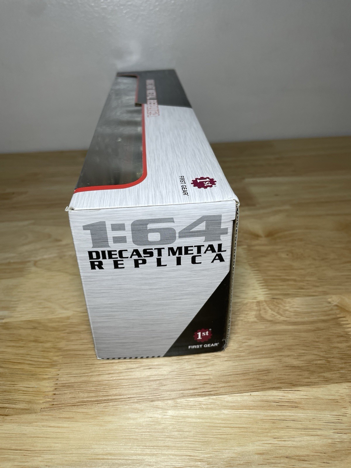 First Gear 1:64 Scale – 76 Semi Truck With 76 Fuel Tank Trailer – ( 60-0279 )