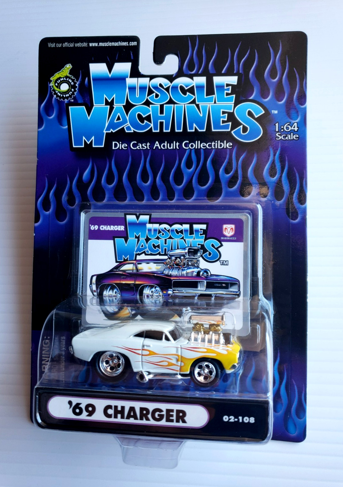 2002 Muscle Machines ’69 DODGE CHARGE White Opened Engine 1:64 #02-108 5SP MOC!