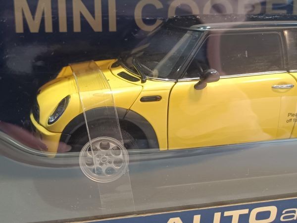 AUTOart 1/18 mini cooper Diecast Model Car Collectible 13+ Used