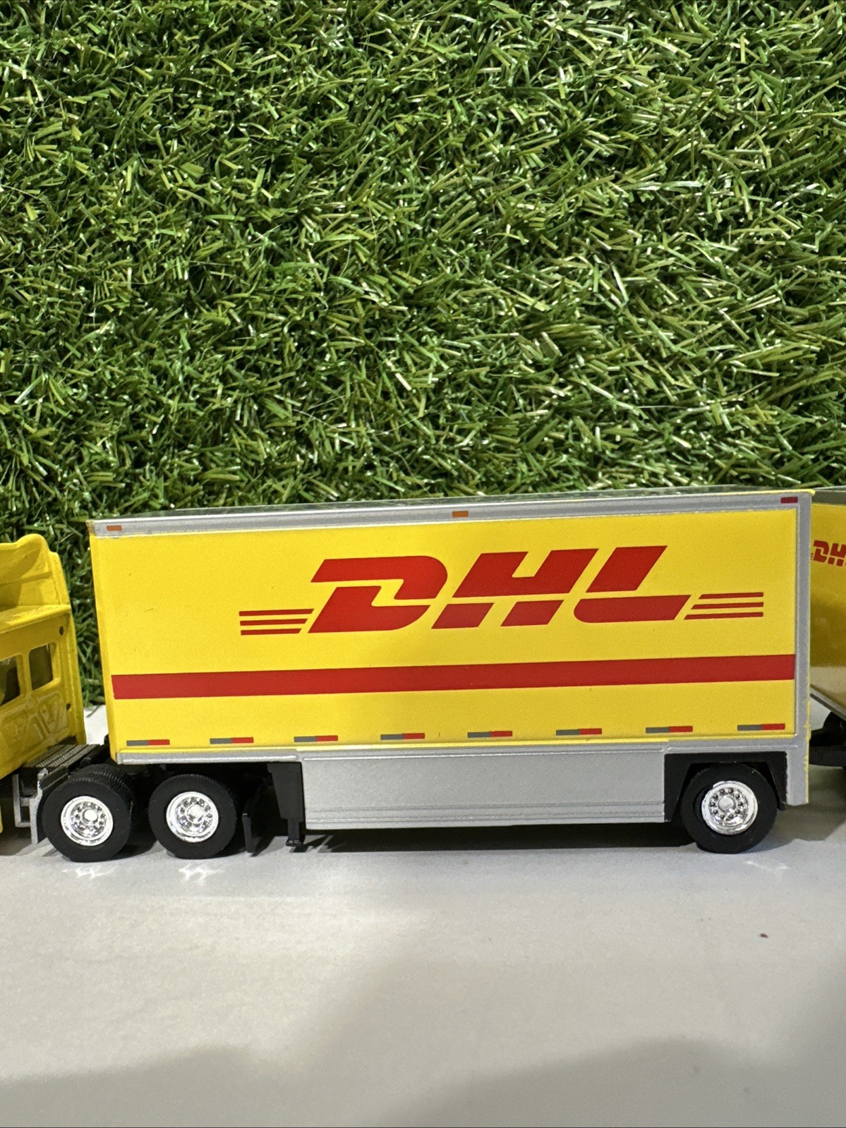 1/87 Scale Trucks N’ Stuff Freightliner Cascadia DHL With 28” DD Double SPT3120