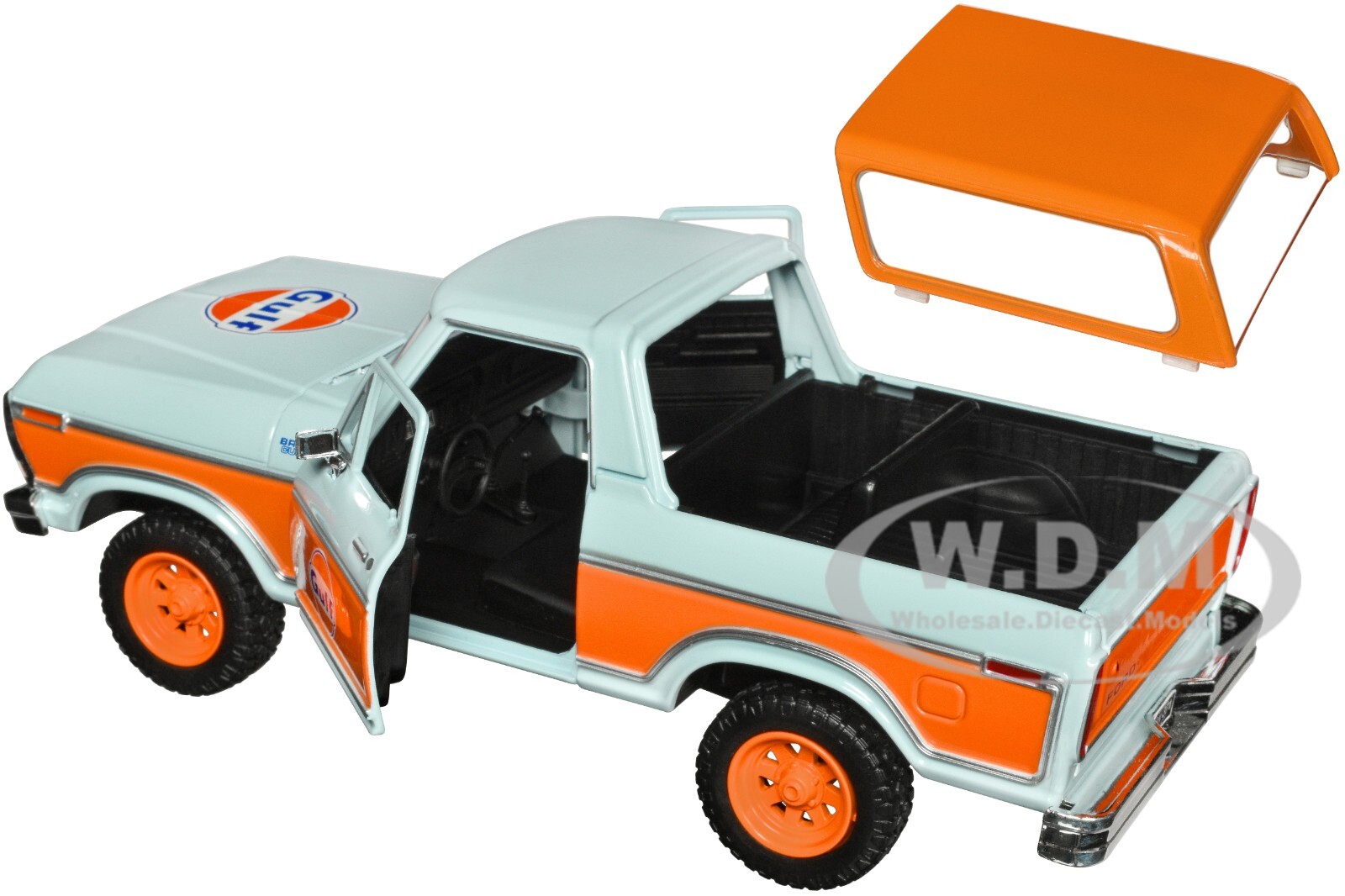 1978 FORD BRONCO LIGHT BLUE & ORANGE “GULF OIL” 1/24 DIECAST BY MOTORMAX 79662