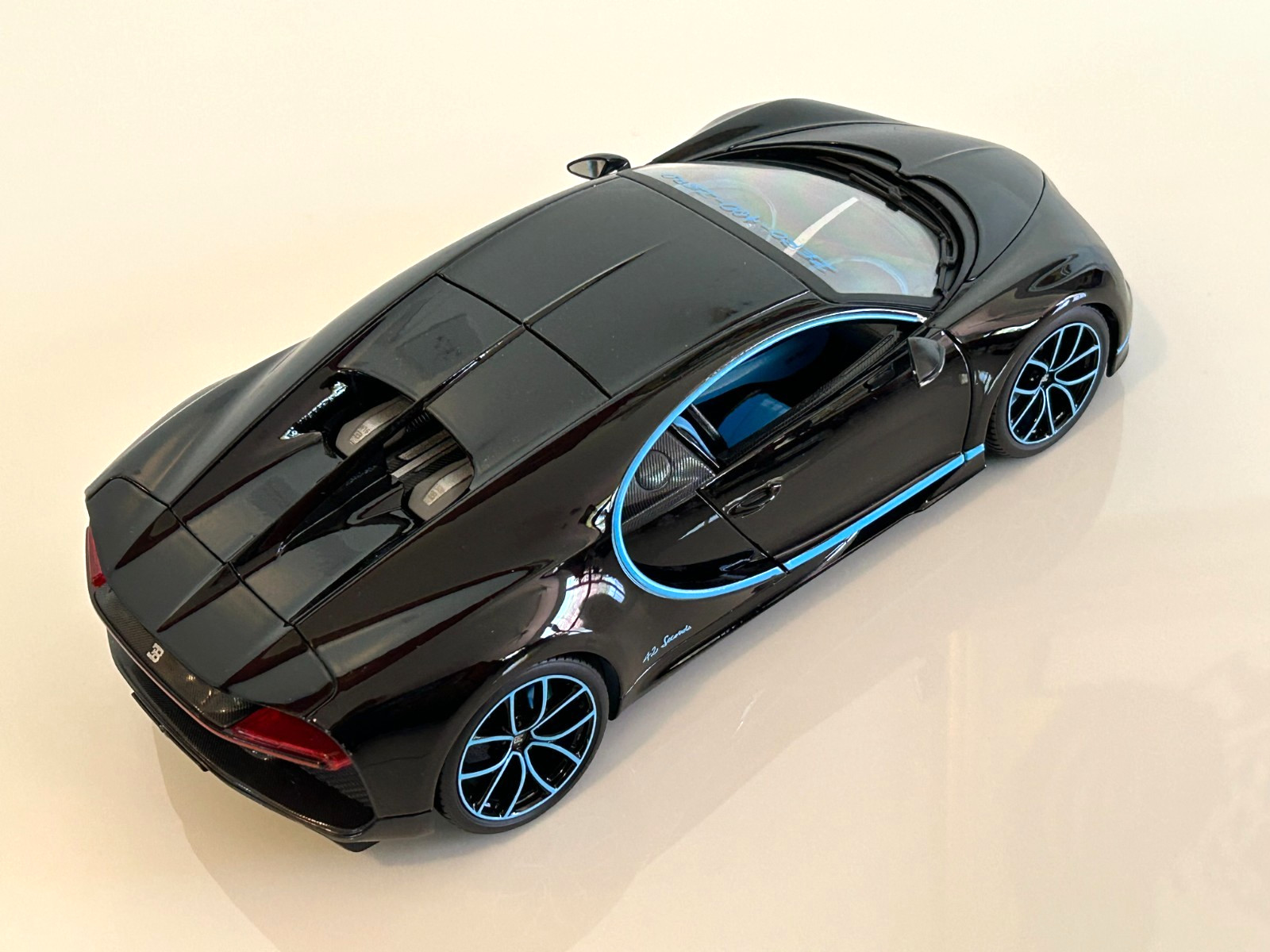 Bburago BUGATTI CHIRON Black Diecast Model Car 18-11040BK 1:18 Scale