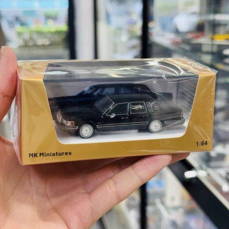 Functional Suspension 1:64 MK 1992 Lincoln Town Car Alloy Diecast Replica