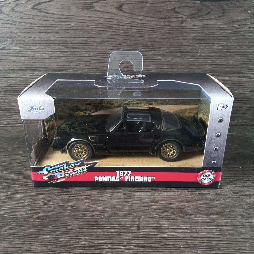 Jada 1977 Pontiac Firebird Trans Am Die-Cast Model Smokey and the Bandit