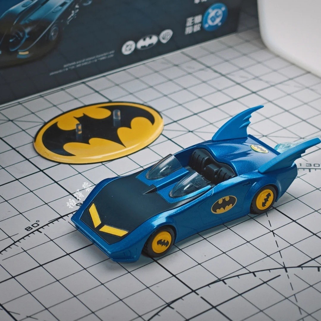 US Seller! Blokees Wheels E01 Comic Strip 311 Batmobile Batman Comic 1:64 Model