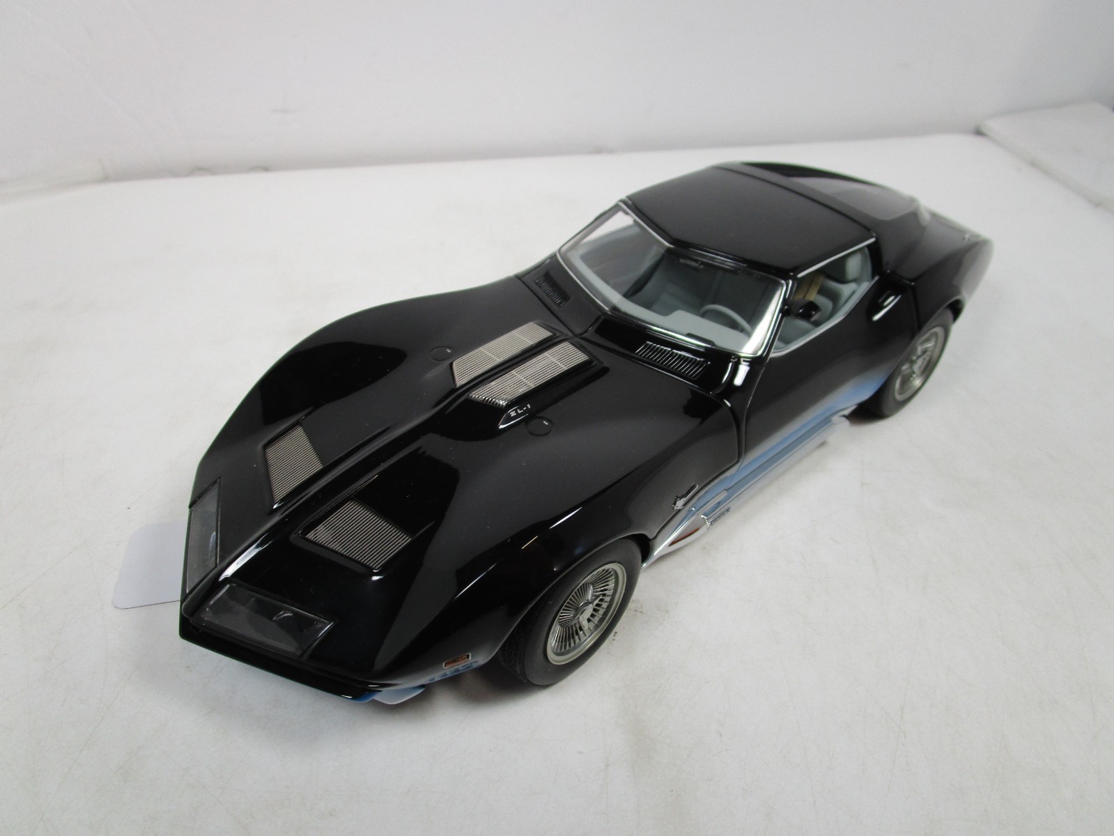 AUTOART 1/18 CHEVY MANTA RAY CORVETTE CONCEPT *READ DESCRIPTION* NO BOX