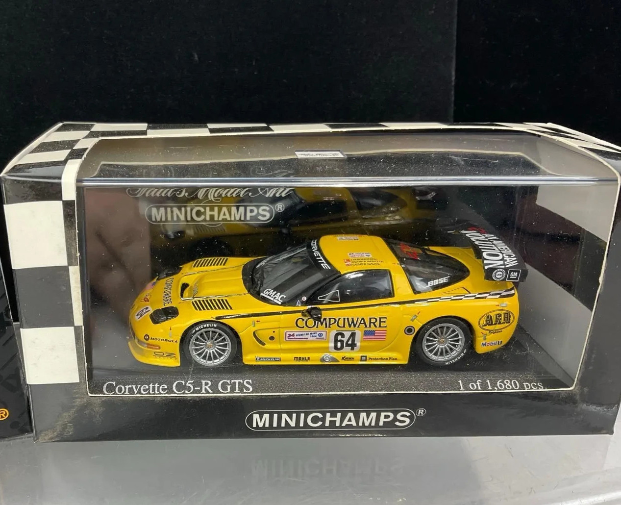1/43 Minichamps Corvette C5R 24H Le Mans 2004 Winners Gavin Beretta Magnussen