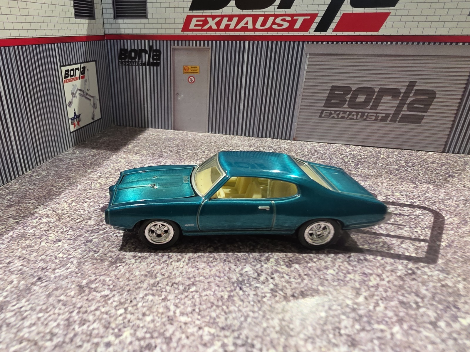Johnny Lightning 1969 Pontiac GTO Retro Die-Cast Car