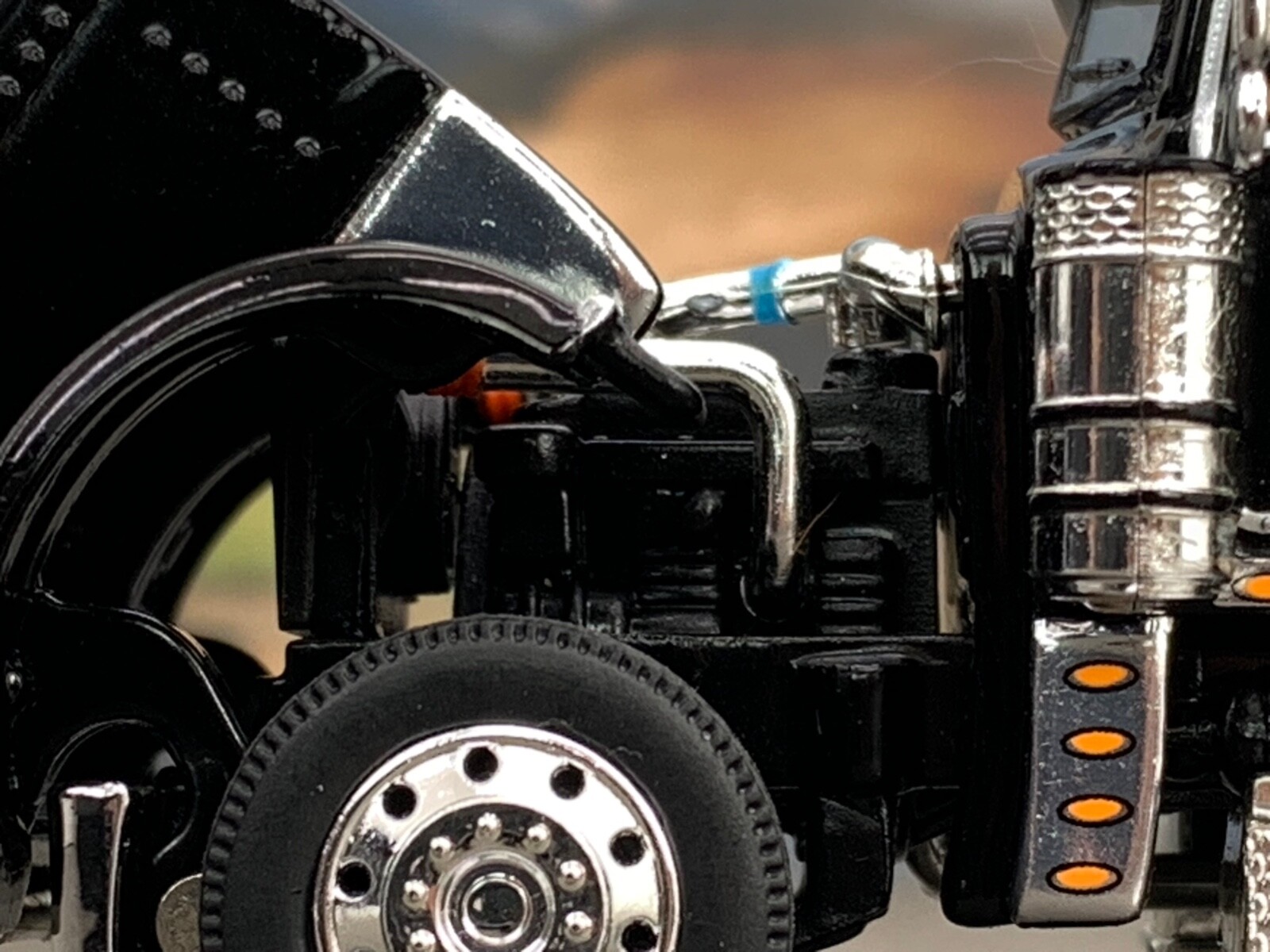 1/64 DCP BLACK PETERBILT 389 W/ 63″ FLAT TOP SLEEPER