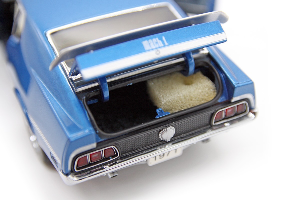 1971 Ford Mustang Mach 1 (1:24) Bright Blue Metallic Diecast (Unsealed), by DM