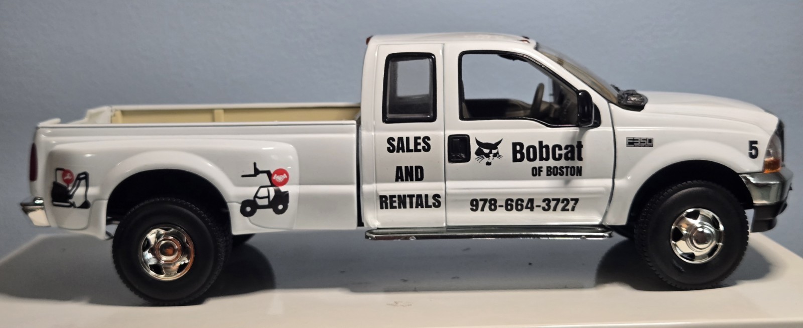 1/25 Speccast F350 Dually Bobcat Of Boston