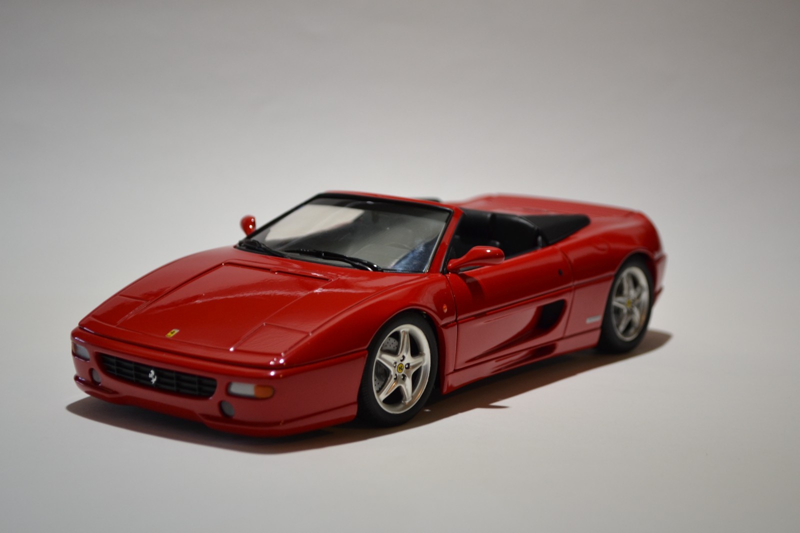 1/18 UT Models Ferrari 355 Spider Rosso Corsa No Box