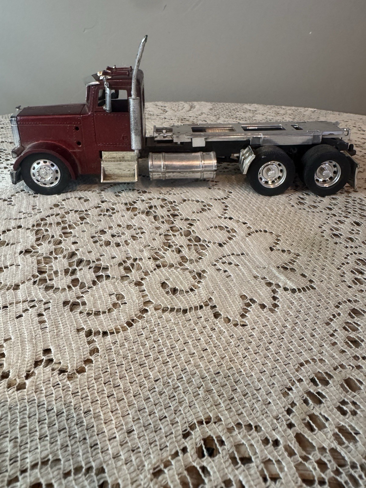 JADA ROADRIGZ PETERBILT MODEL 379 HOT ROD PETE 1:32 RED WITH FLAME