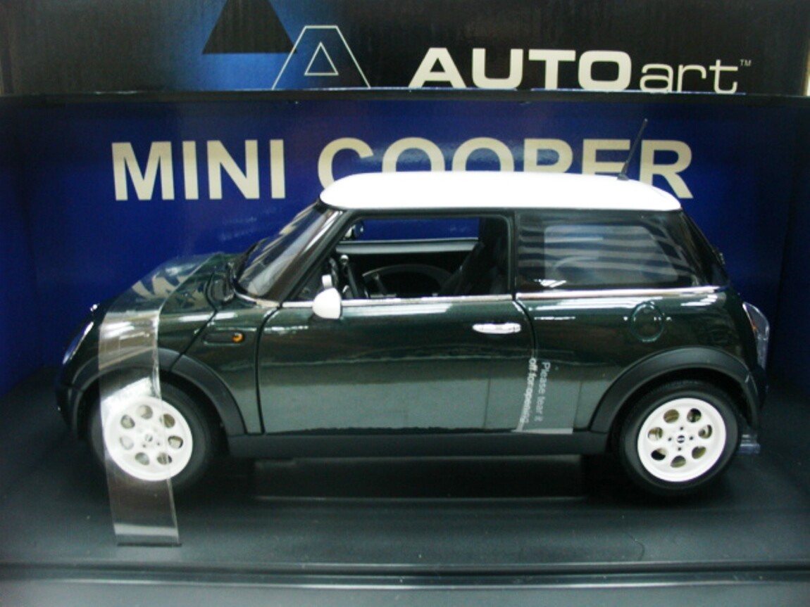 WOW EXTREMELY RARE BMW Mini Cooper 2001 LHD Br Racing Green White 1:18 Auto Art