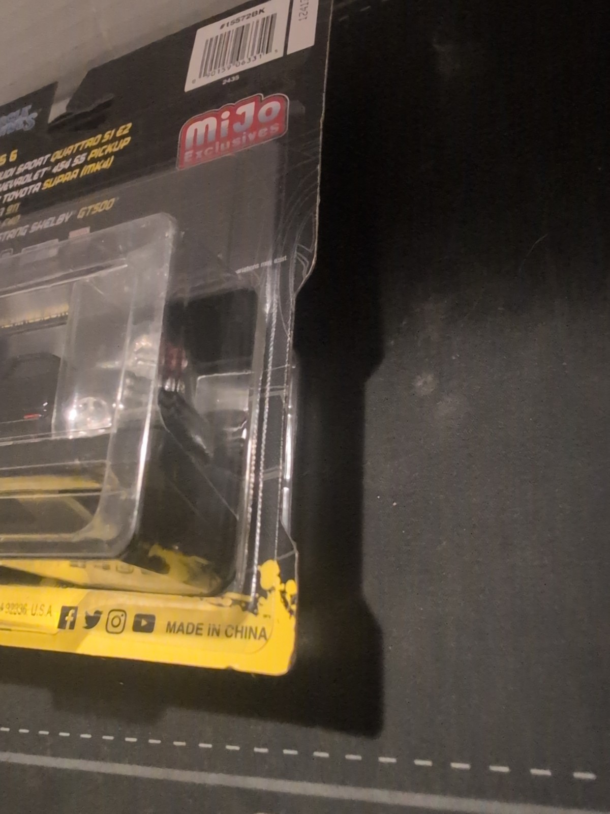 Muscle Machines 1:64 1993 Chevrolet 454 SS Pickup Truck Black 15572RD