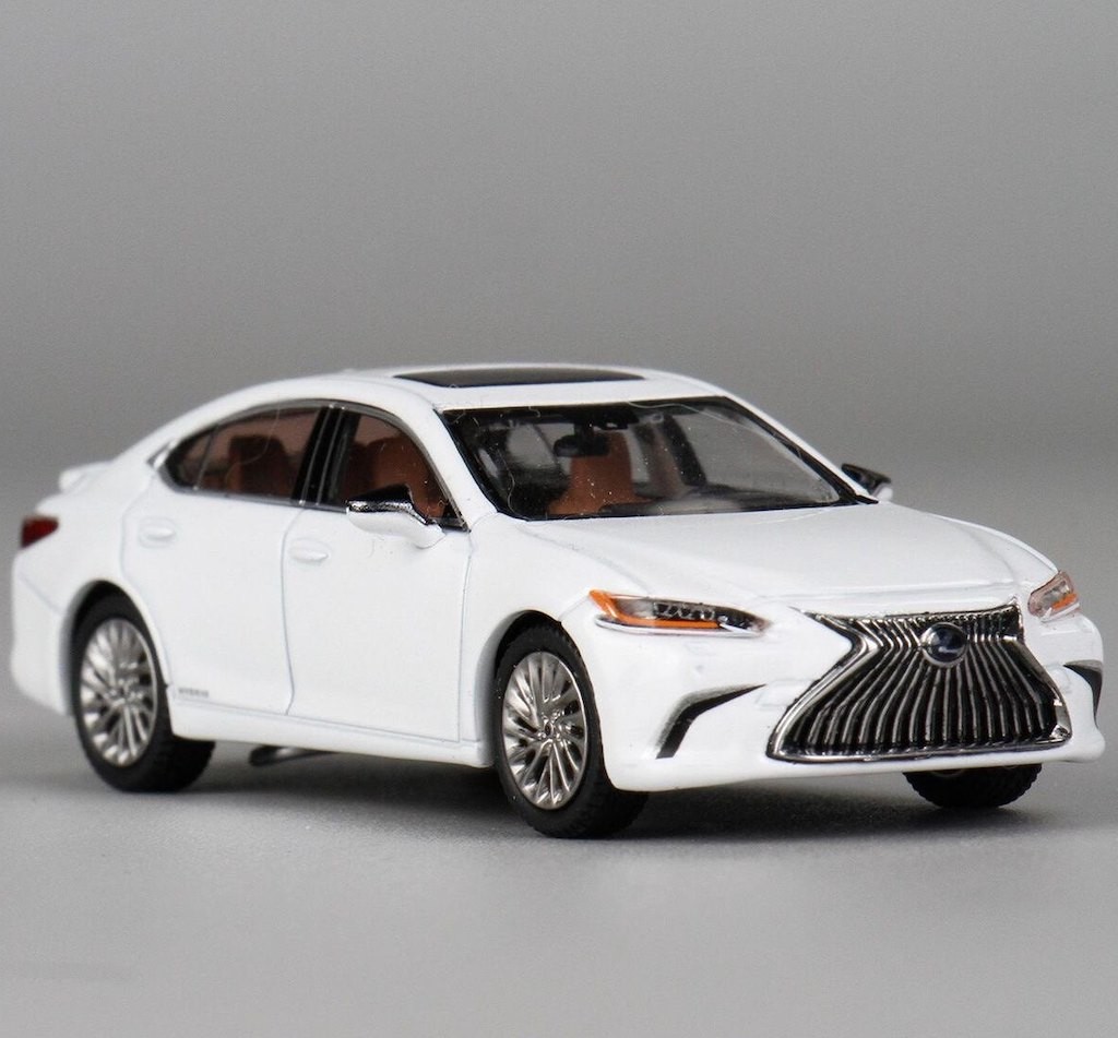 JKM 1:64 White ES300h Luxury Sedan Sports Model Diecast Display Car