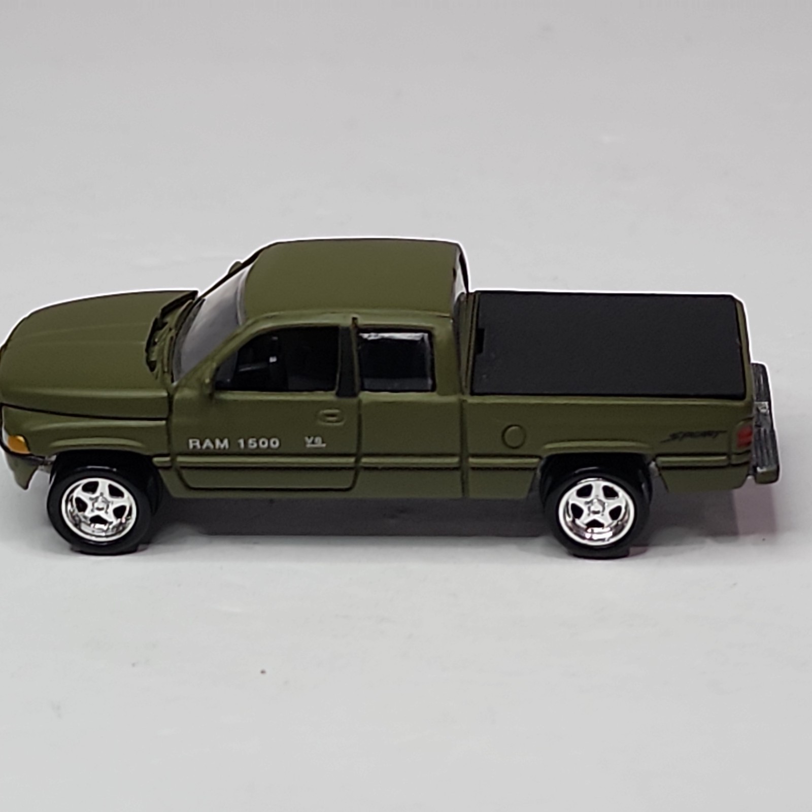 1996 Johnny Lightning Dodge Ram Sport 1500 V8 Green Truck 1:64 Diecast