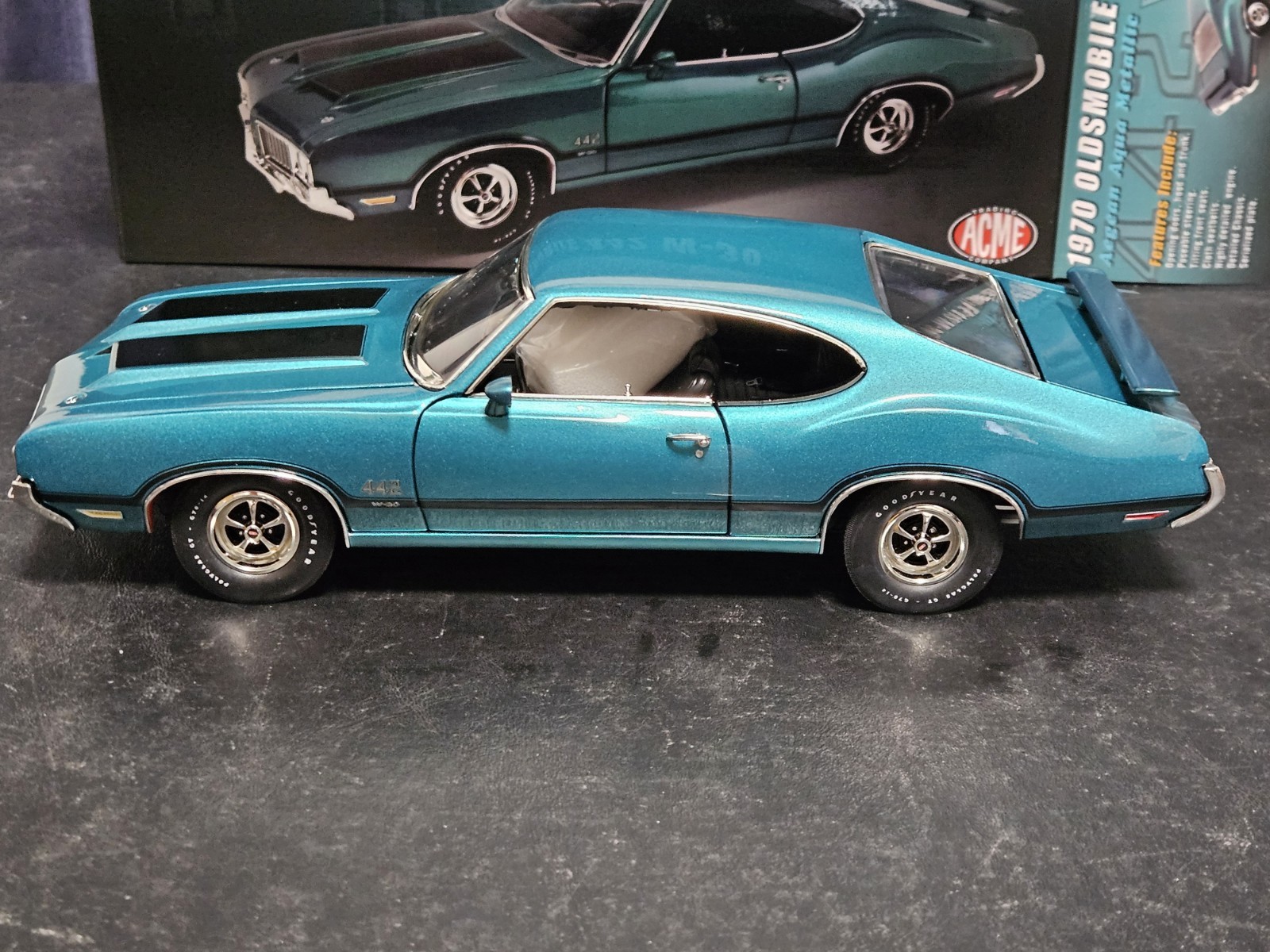ACME 1:18 SCALE 1970 OLDSMOBILE 442 W-30 IN AEGEAN AQUA METALLIC A1805627. NEW!!