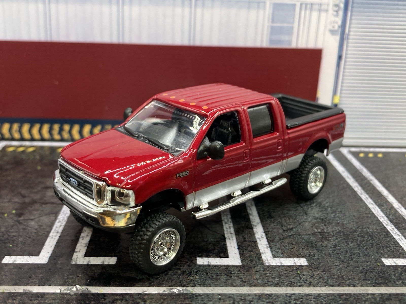 2004 Ford F-250 Super Duty Lifted 4×4 Truck 1/64 Diecast Custom Off Road Pickup