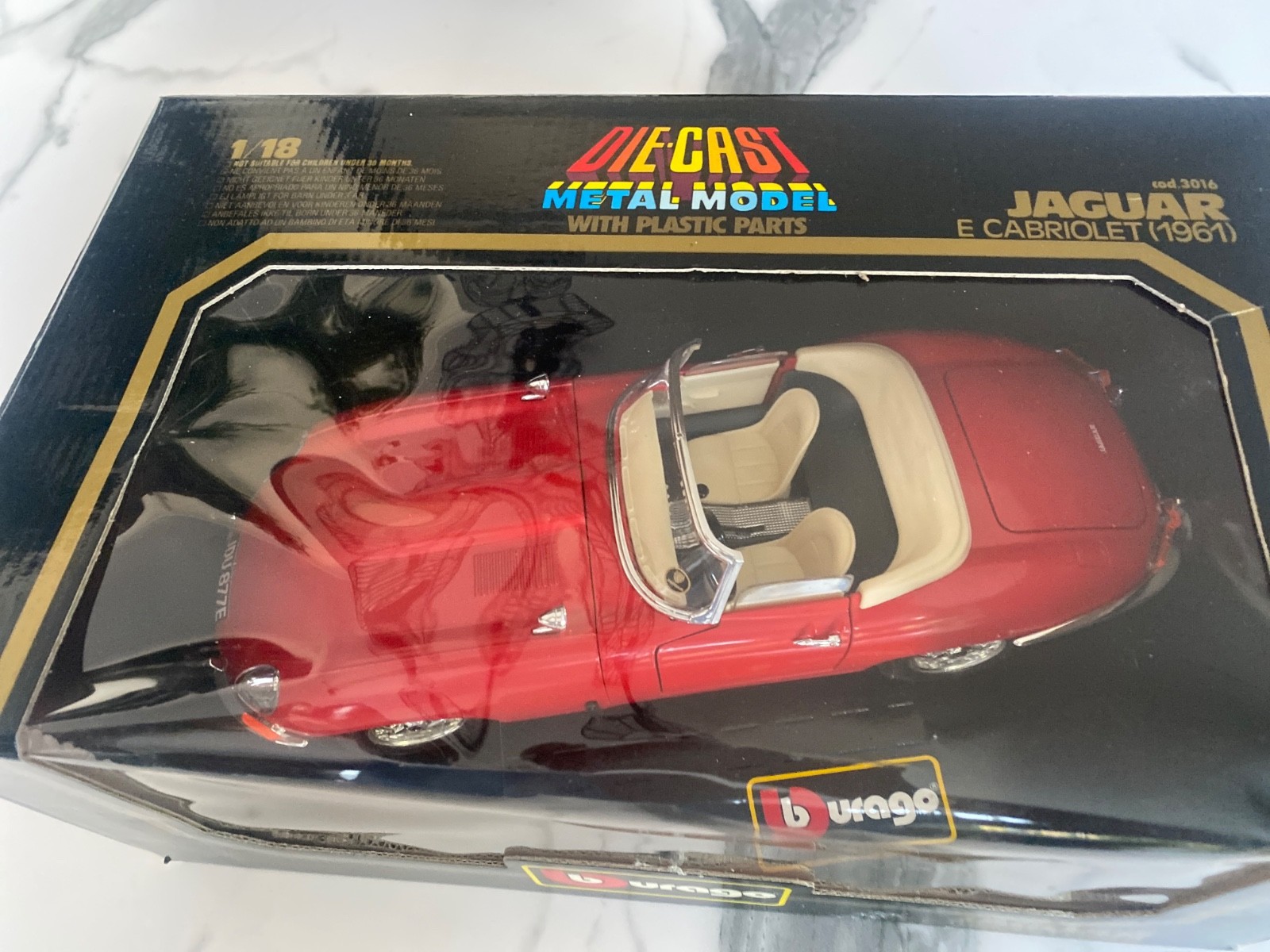 Burago (3016) Jaguar E-Type Cabriolet 1961 Red Diecast Scale Model 1/18 Scale