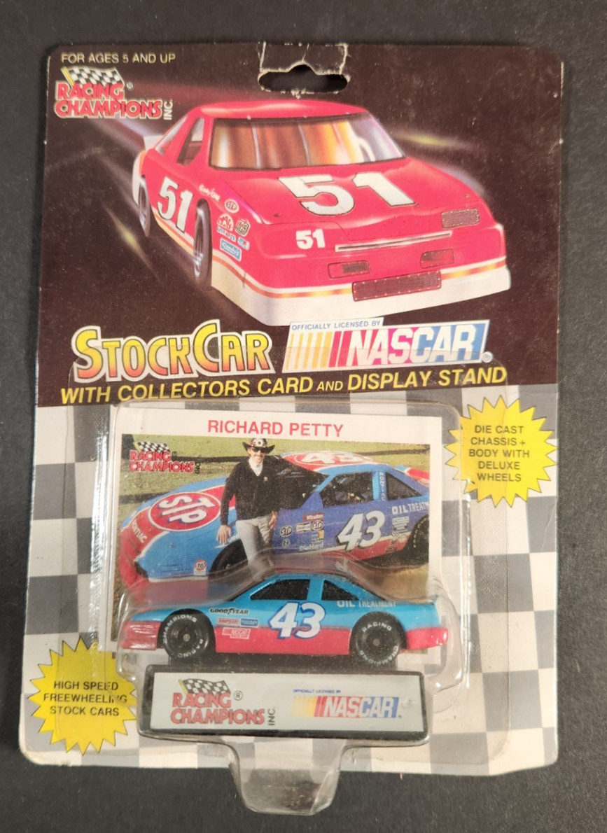 NASCAR Racing Champions Richard Petty #43 Die Cast Stockcar (HW1)