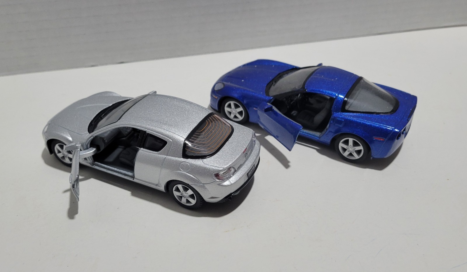 Kinsmart 2007 Chevrolet Corvette C6 Z06 & Mazda RX-8 1:36 Scale