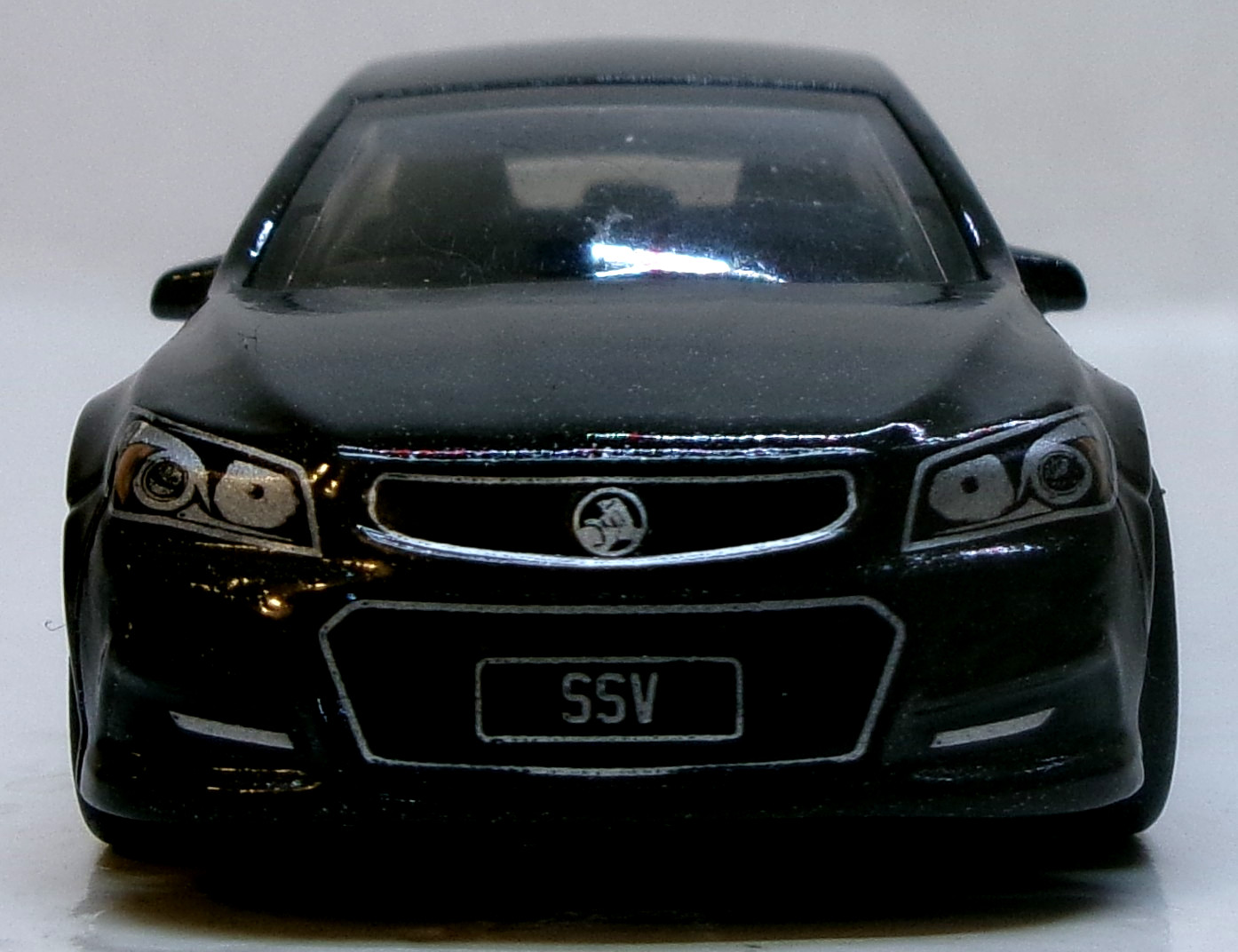 LOOSE 2025 MATCHBOX 1:64 BLACK HOLDEN VF COMMODORE SSV WHEEL SWAP REAL RIDERS