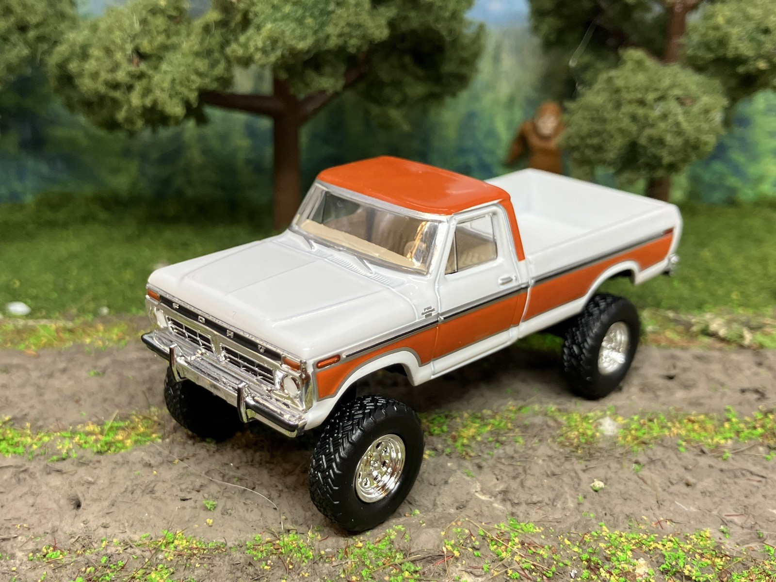 1977 Ford F-150 Ranger Explorer Lifted 4×4 Truck 1/64 Diecast Custom Greenlight