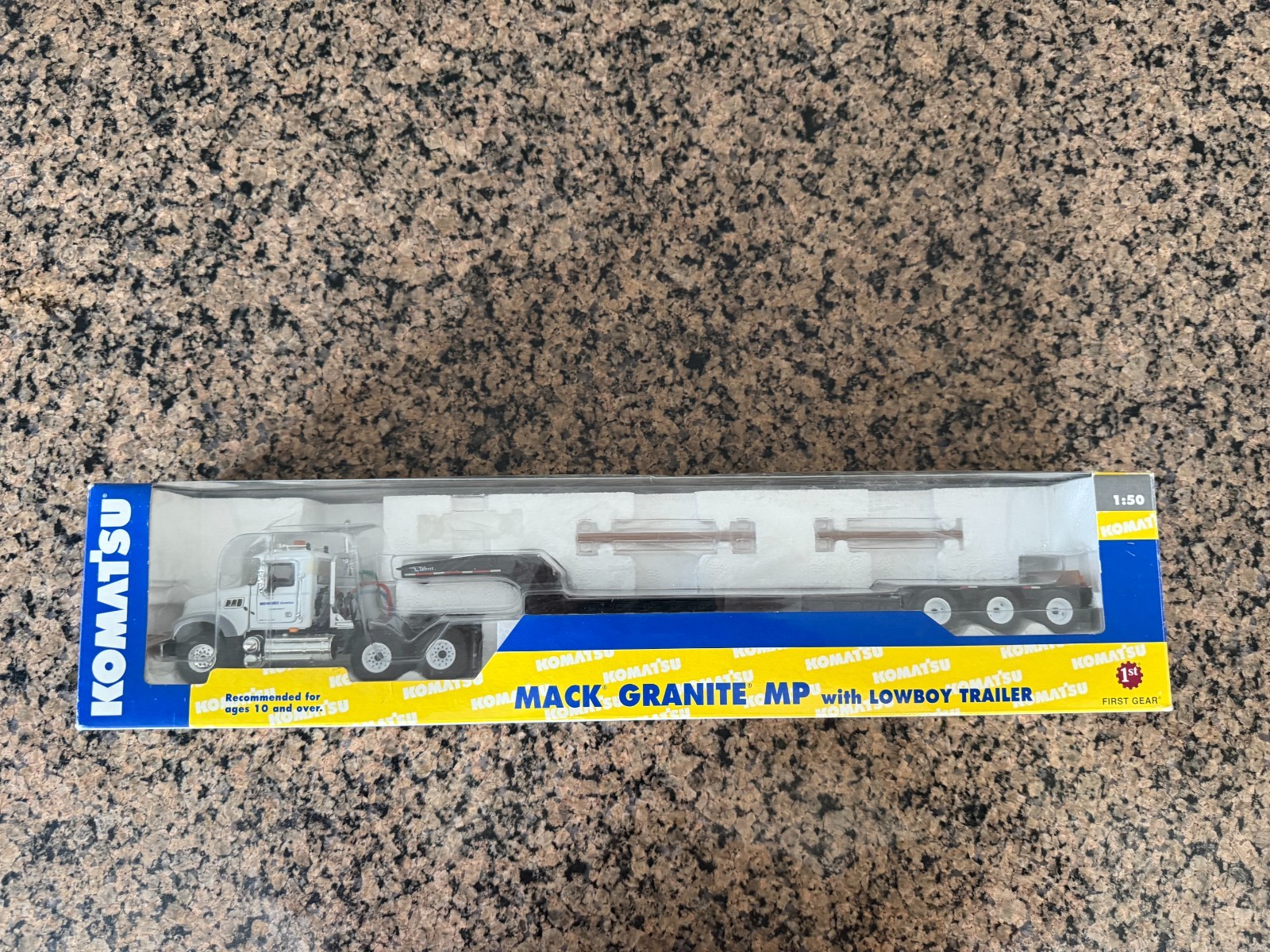1/50 FIRST GEAR 59-3106 MACK GRANITE WITH LOW BOY KOMATSU