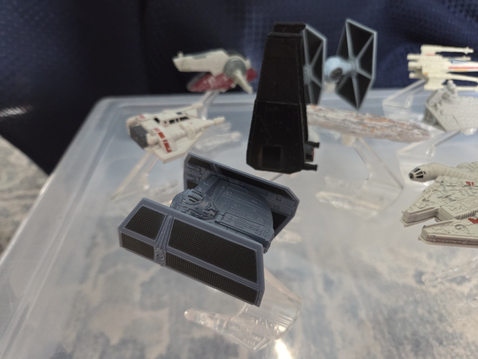 Star Wars Hot Wheels Lot of 11 ships – Includes STANDS