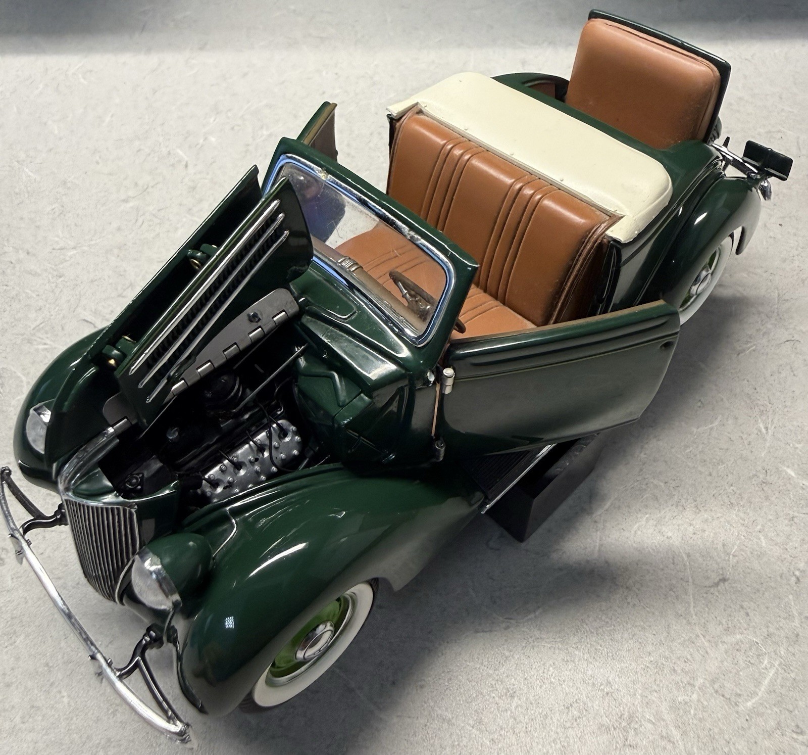 1936 Ford 1:24 Green Convertible With Stand Franklin Mint Precision Models Loose