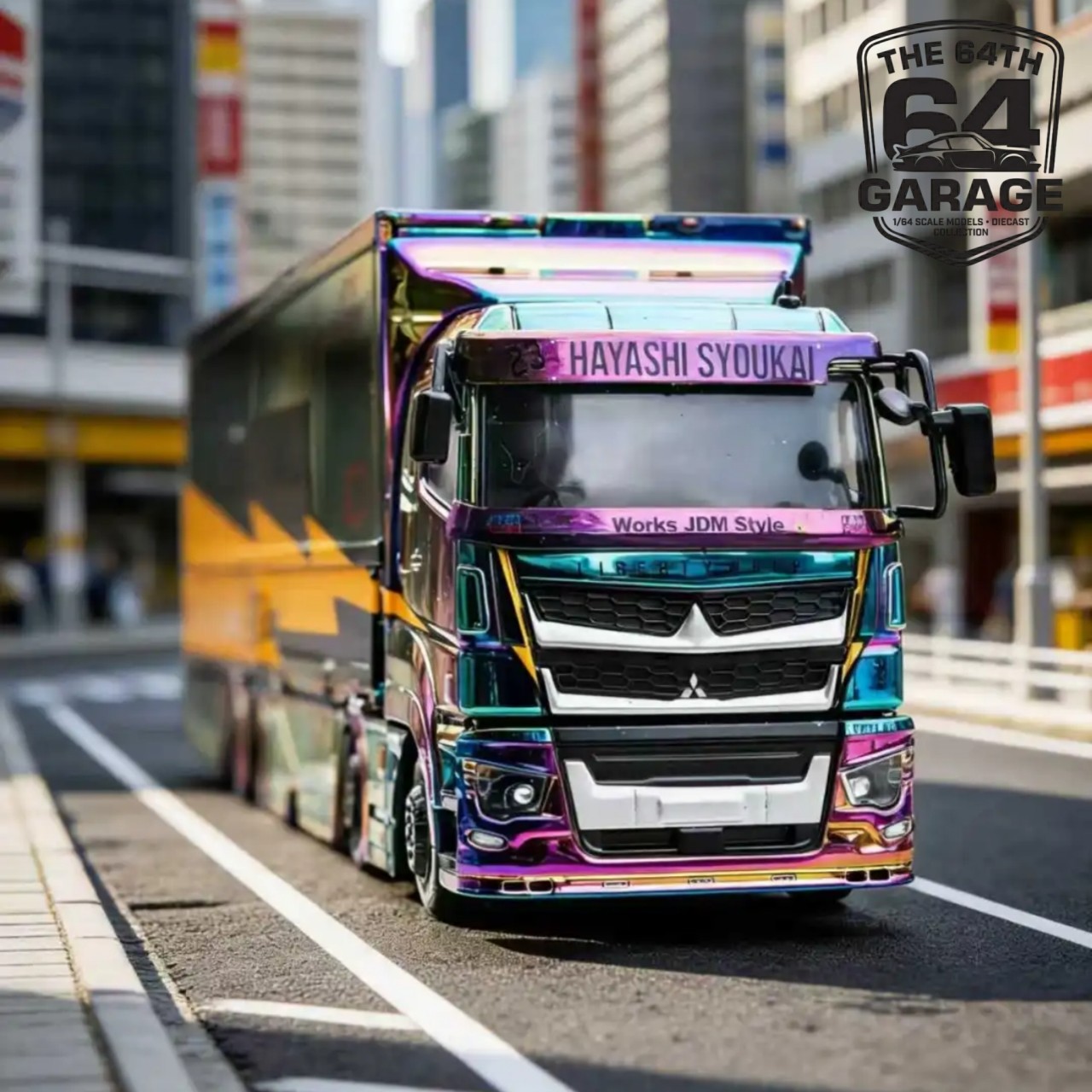 GCD 1/64 LB-TRUCKS Mitsubishi Fuso Super Great Chameleon Chrome Transporter
