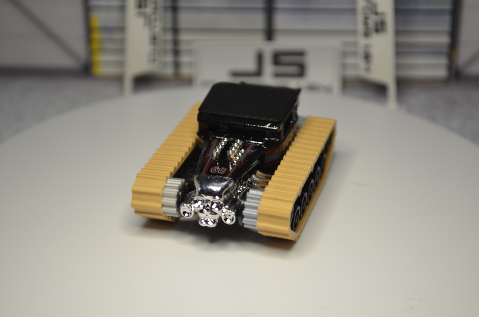Hot Wheels Bone Shaker Custom on Tracks Black-Tan