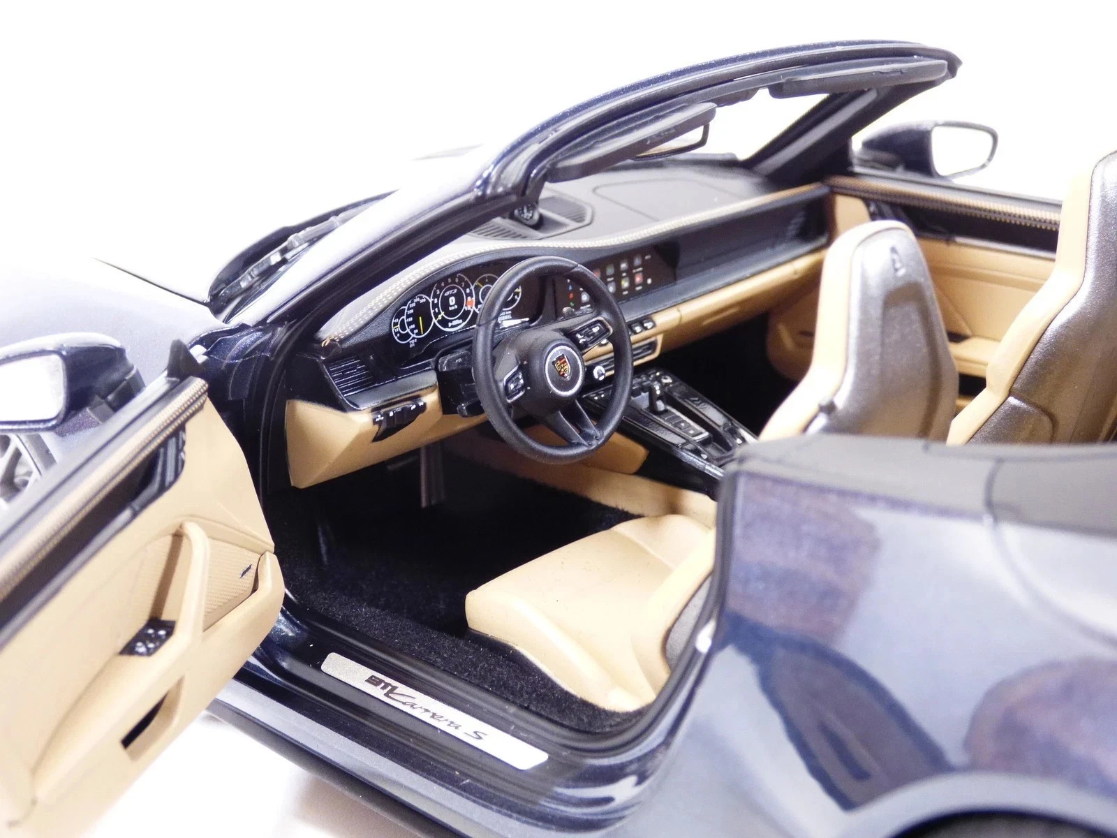 2025 Porsche 911 Carrera Cabriolet – Blue Diecast 1:18 Scale Car – Norev 187180