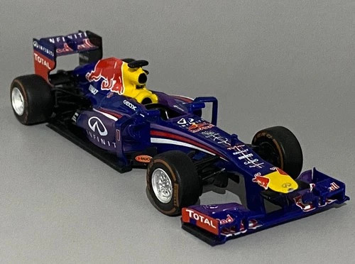 1:43 1/43 Sebastian Vettel Red Bull Racing-Renault 2013 4th Championship F1 Car