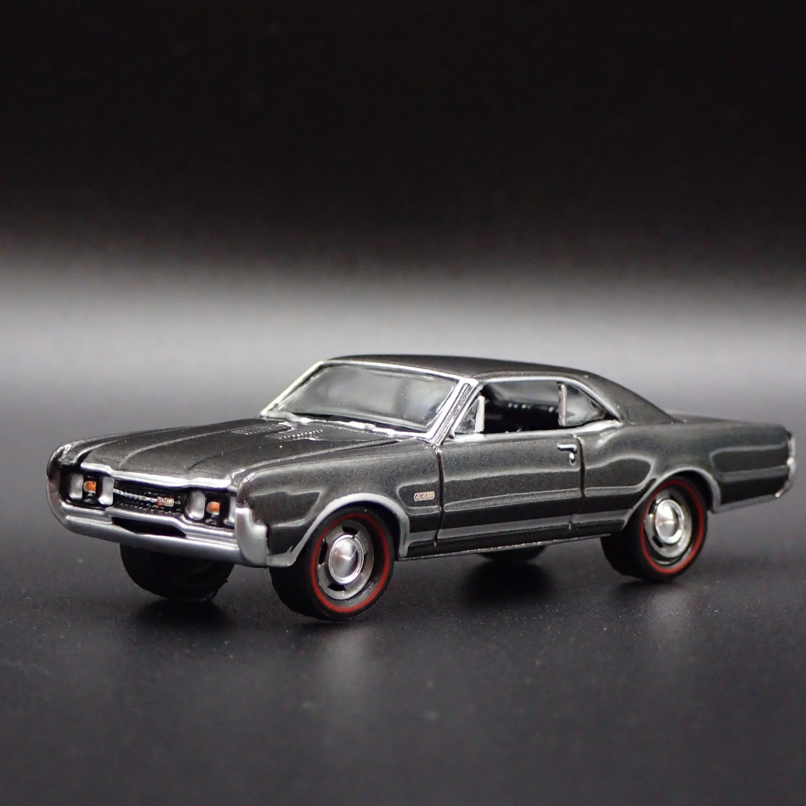 1967 67 OLDS OLDSMOBILE 442 W-30 RARE 1:64 SCALE DIORAMA DIECAST MODEL CAR