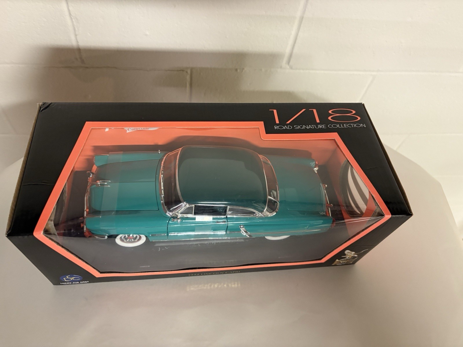 Lucky Diecast Road Signature 1952 Lincoln Capri-1/18 Scale
