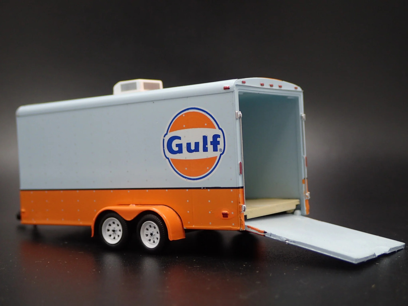 GULF OIL ENCLOSED CAR TOY HAULER TRAILER W OPENING DOOR 1:64 SCALE DIORAMA MODEL
