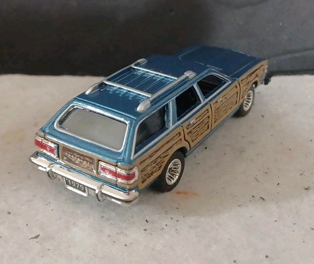 Motor Max American Graffiti 1:64 Scale 1979 Chrysler LeBaron (Rare Blue)