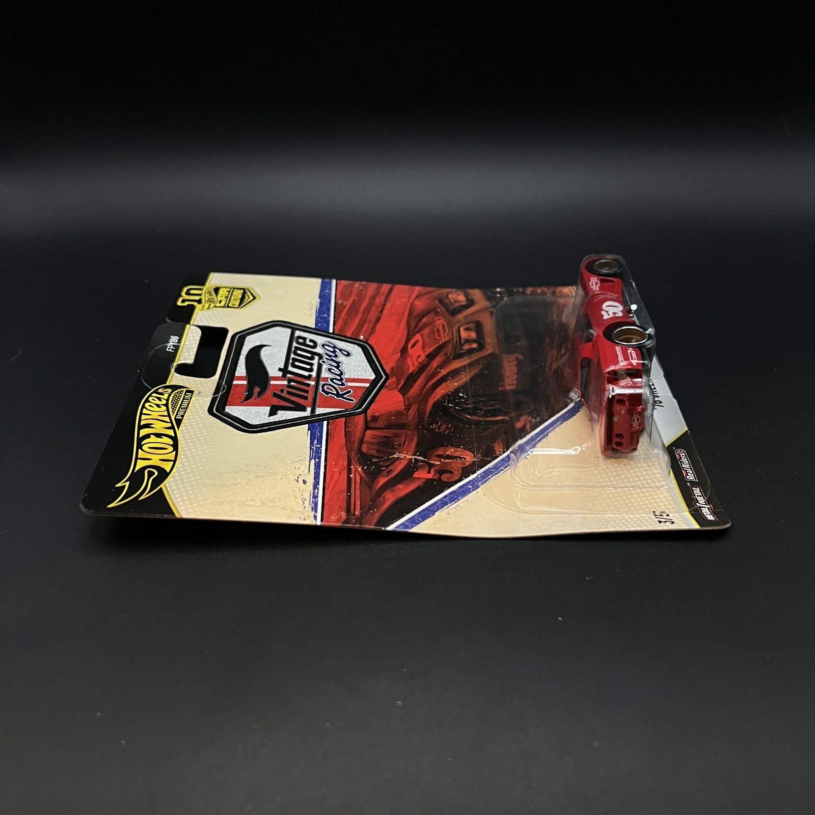 (DAMAGED) Hot Wheels Premium MODERN CLASSICS | 76 GREENWOOD CORVETTE