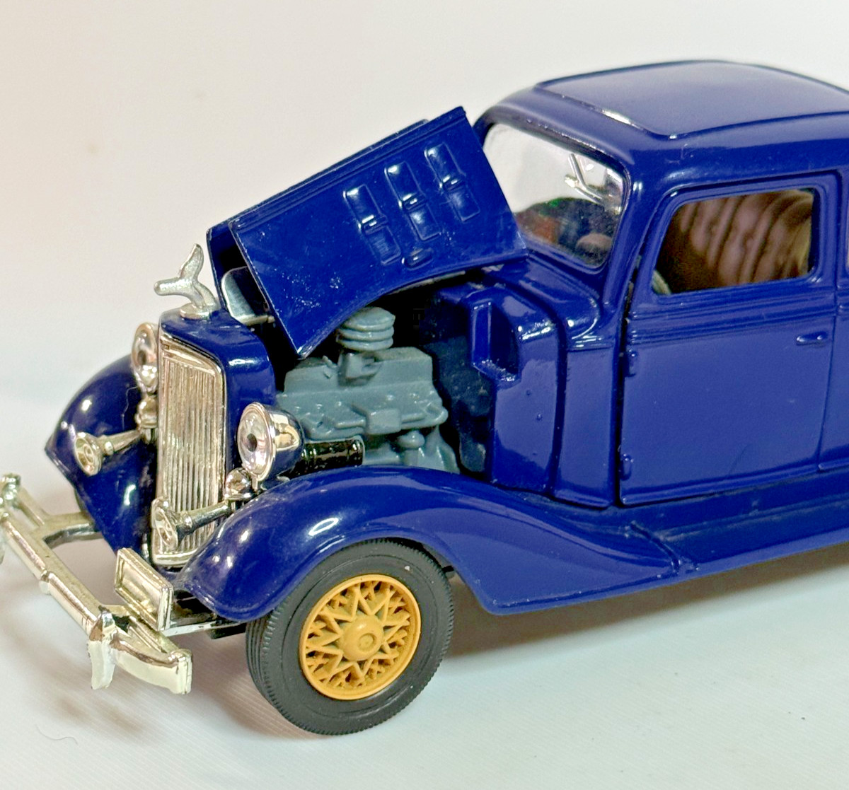 1933 Chevrolet Eagle Two Passenger Five Window Coupe Diecast Car Blue 1:32