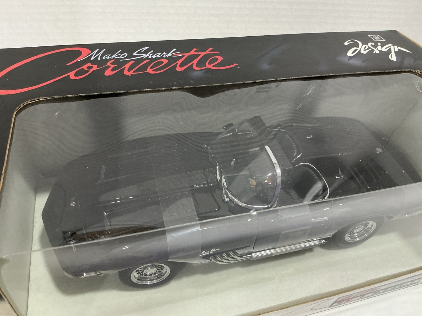 UT Mako Shark 1961 Chevrolet Corvette Concept 1:18 Diecast (NEW NIB)